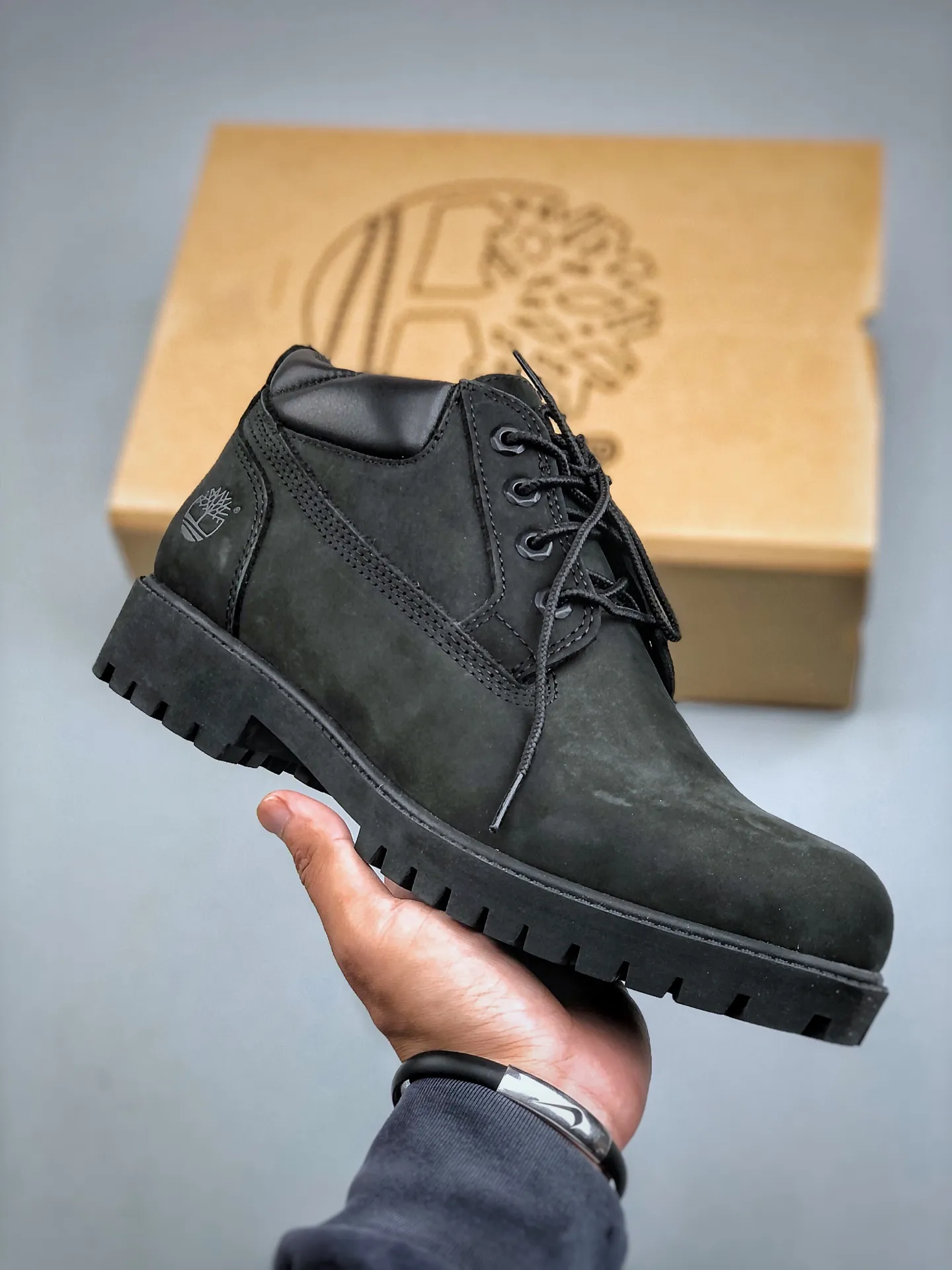 Local self-pickup💰700 supports store placement, pure and original top quality, one-to-one original development version, Timberland, not bad at kicking/black low-tops 73537 Produced by the original channel of Zhongshan Baoyuan, the top-notch technology is newly upgraded, it can be called a genuine copy machine, the original imported waterproof leather, the original anti-counterfeiting label, the purple light can scan, the computer sewing line, the four lines in parallel, the horizontal folding, the dynamic water-repellent, the top genuine consistent injection molding Craftsmanship: Rubber non-slip outsole resists cold and cracks. Authentic and consistent all-leather collar/lining/sole. Equipped with anti-fatigue shock-absorbing honeycomb insole. Extremely comfortable. Full set of original packaging accessories (comes with shoelaces, eraser, and counter bag) Size: 39.5 40 41 42 43 44 45 One size larger